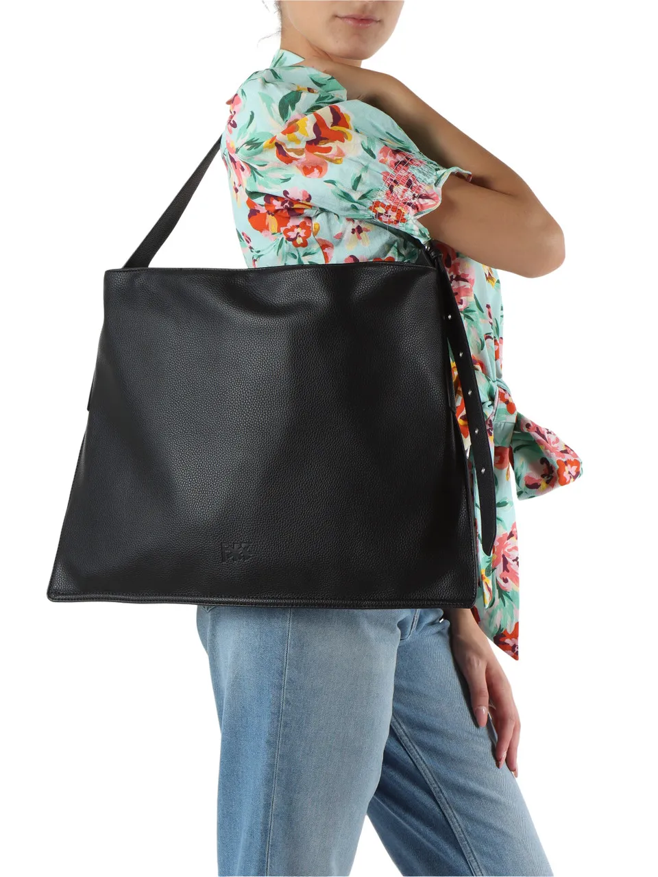 Borsa a spalla effetto martellato con logo impresso