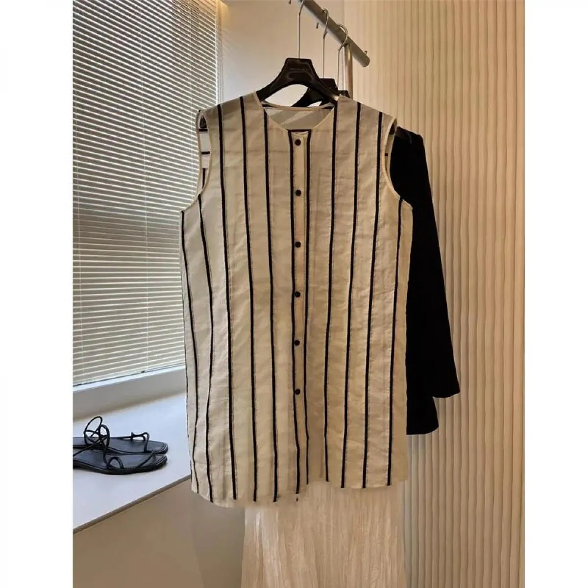 Camicia gilet di media lunghezza senza maniche a righe verticali in lino Donna Estate Novità Top Moda
