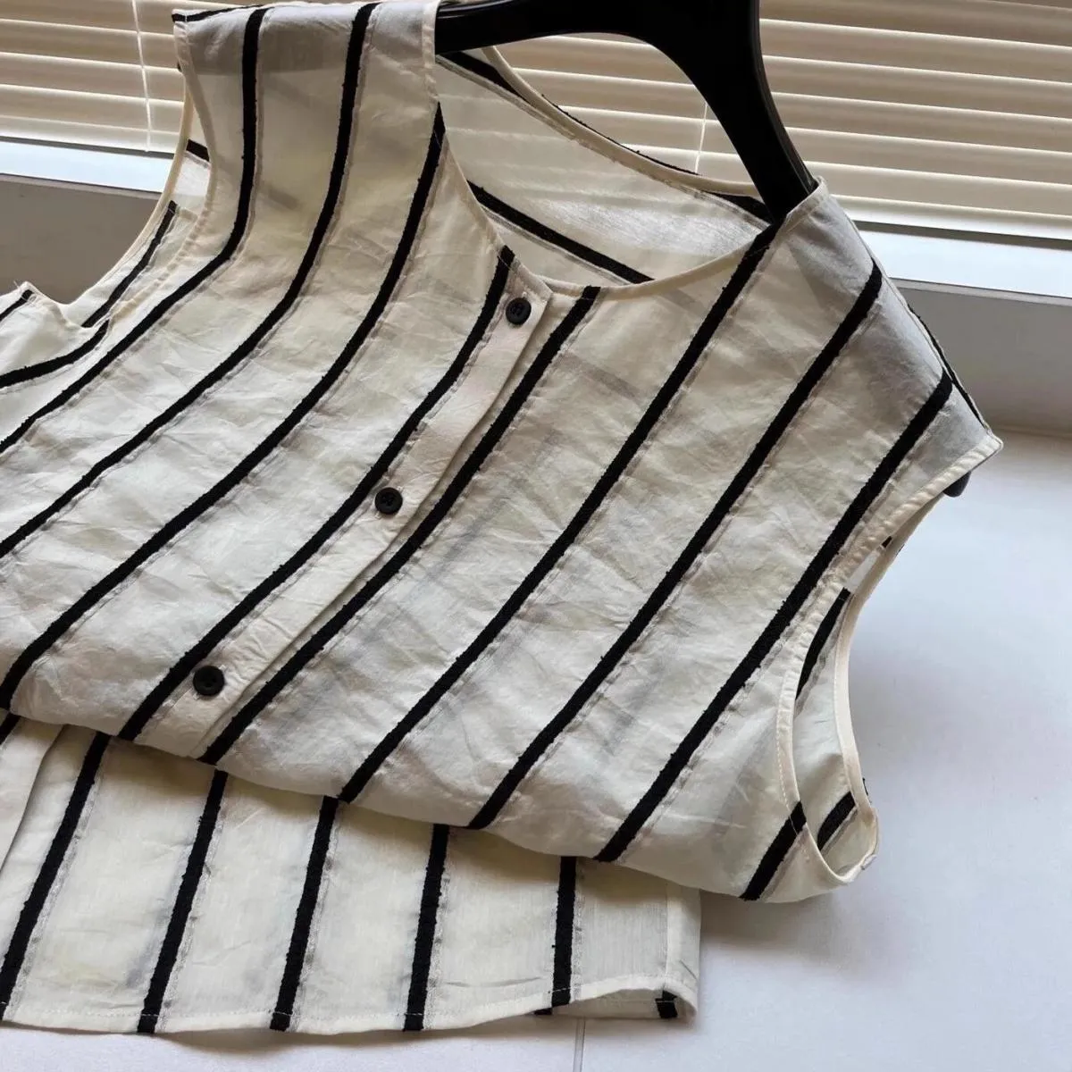 Camicia gilet di media lunghezza senza maniche a righe verticali in lino Donna Estate Novità Top Moda