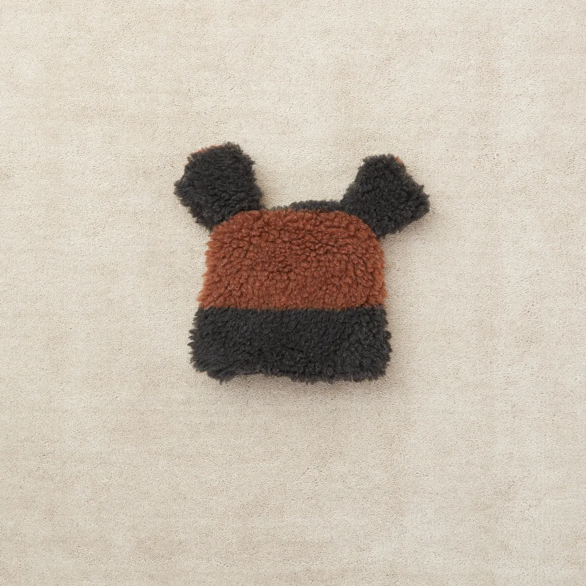 CAPPELLINO CON ORECCHIE NERO E MARRONE - AVENTIQUATTRORE