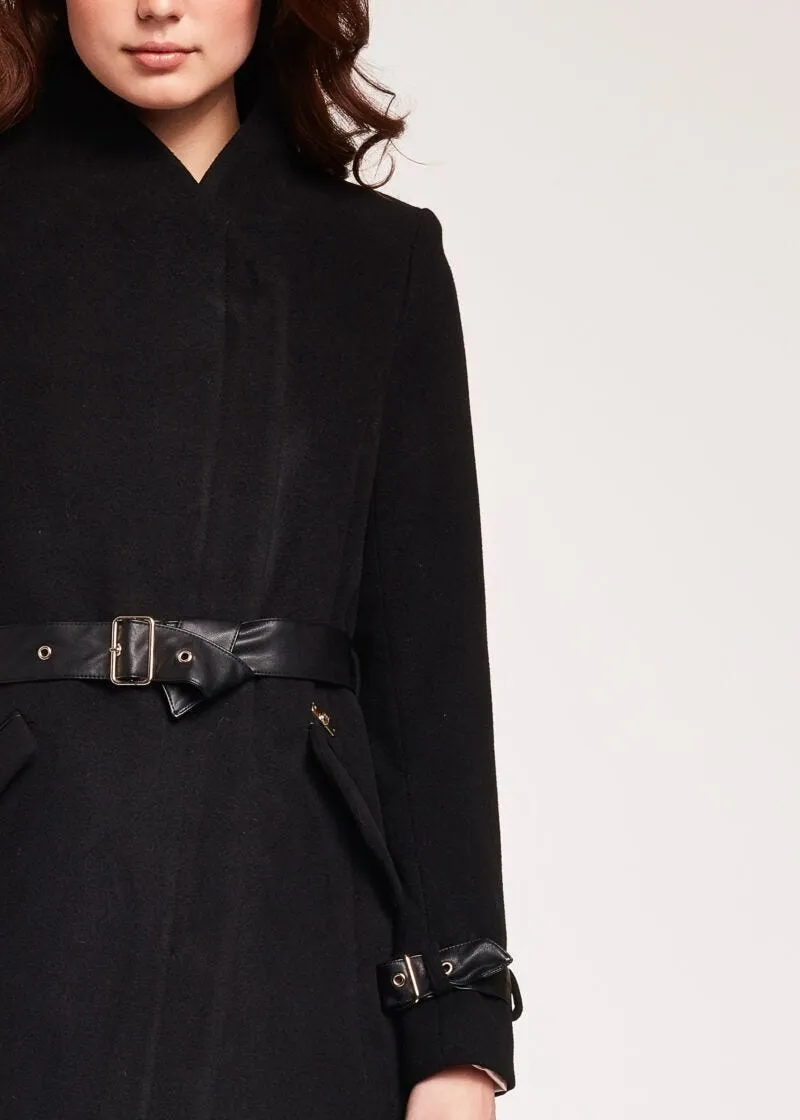 Cappotto con cinturini