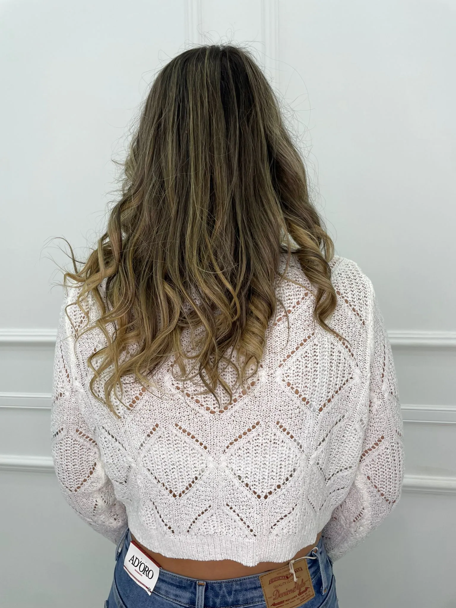 Cardigan traforato con fiori ricamati