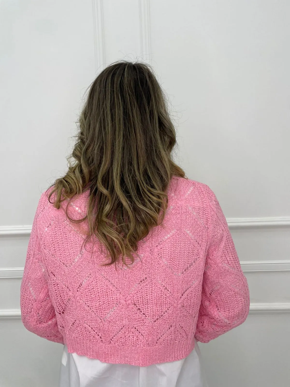Cardigan traforato con fiori ricamati