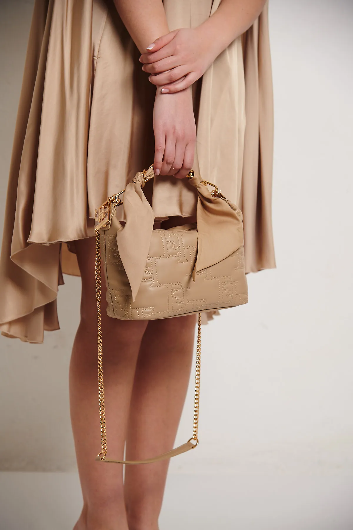 Elisabetta Franchi Borsa HOBO piccola con catena foulard