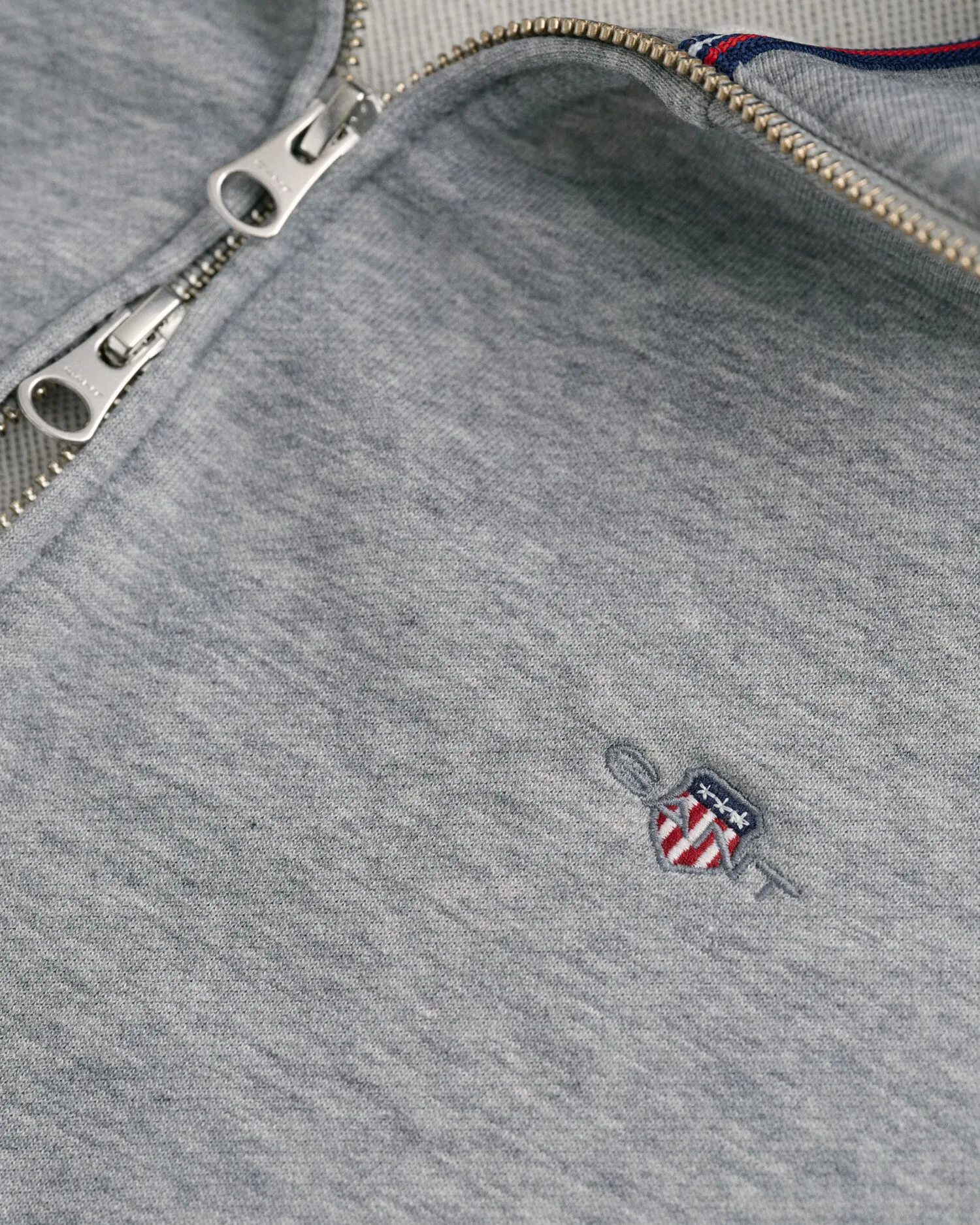 Felpa Shield con zip    