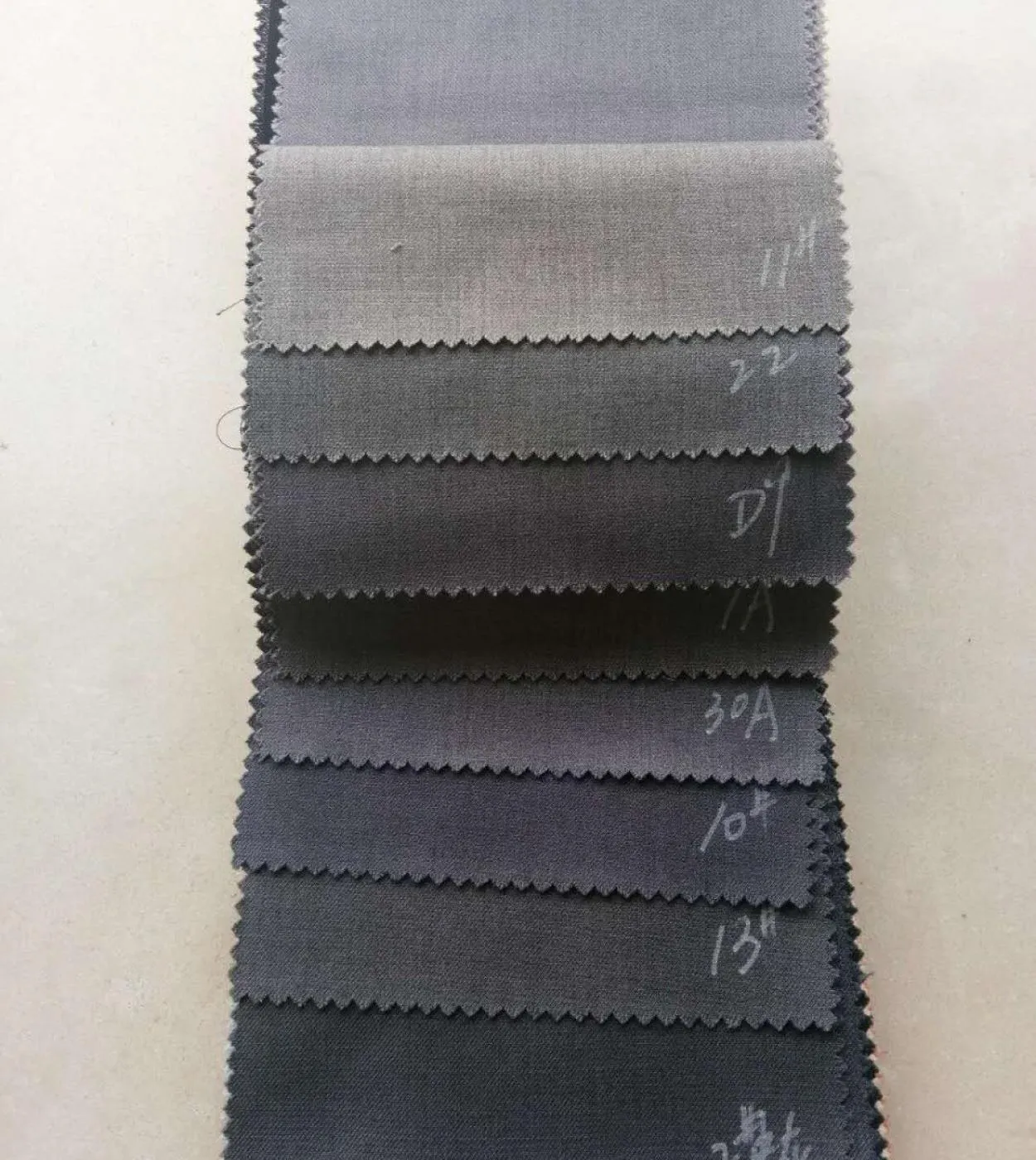 Grigio scuro Nero Scialle Risvolto Abiti da uomo Smoking dello sposo Matrimonio 3 pezzi giacca  pantaloni  gilet Costume Gro