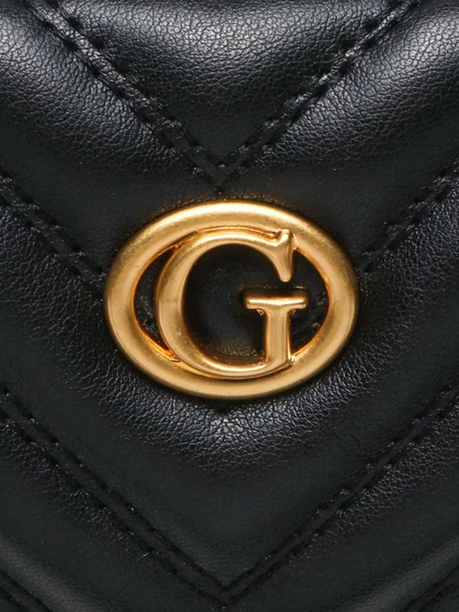 Guess Beauty Case PW1593 P3475