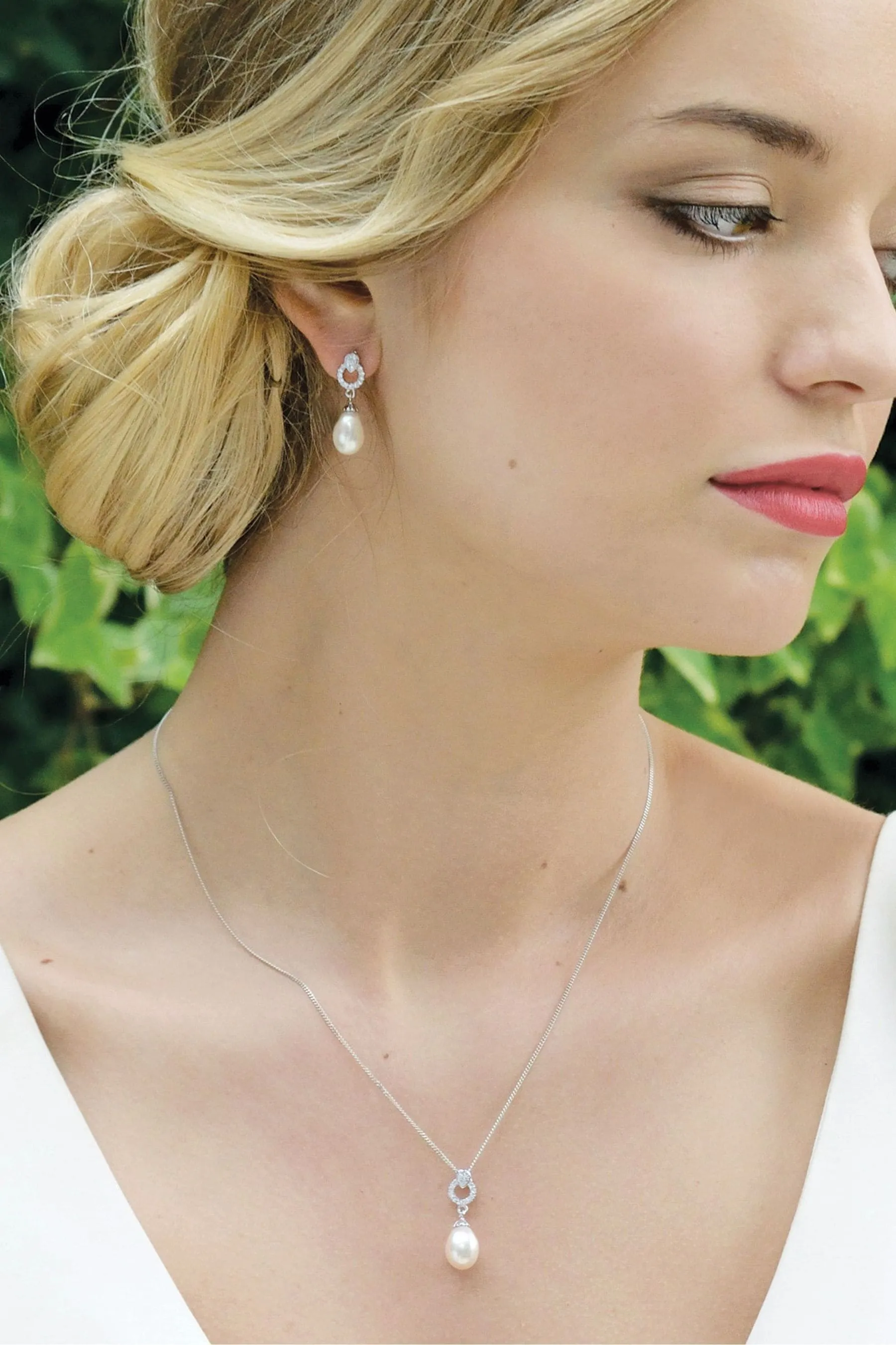 Ivory & Co - Stockholm And Pearl - Orecchini pendenti a cerchio con perle