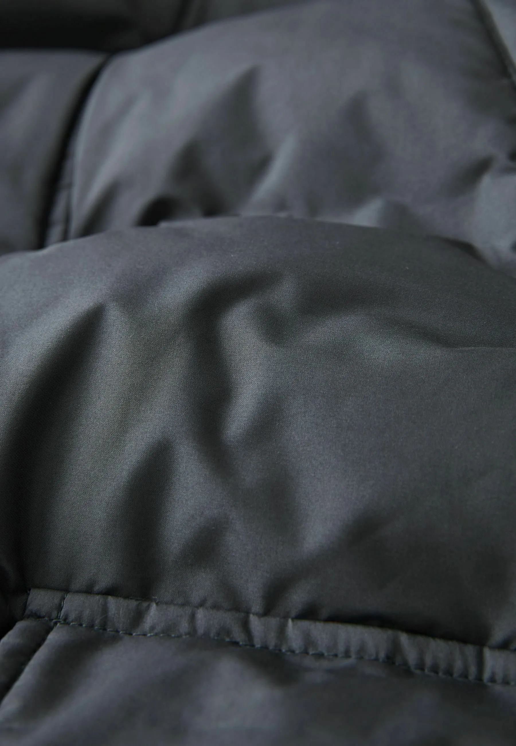 LONG SHOWER RESISTANT PUFFER - Parka