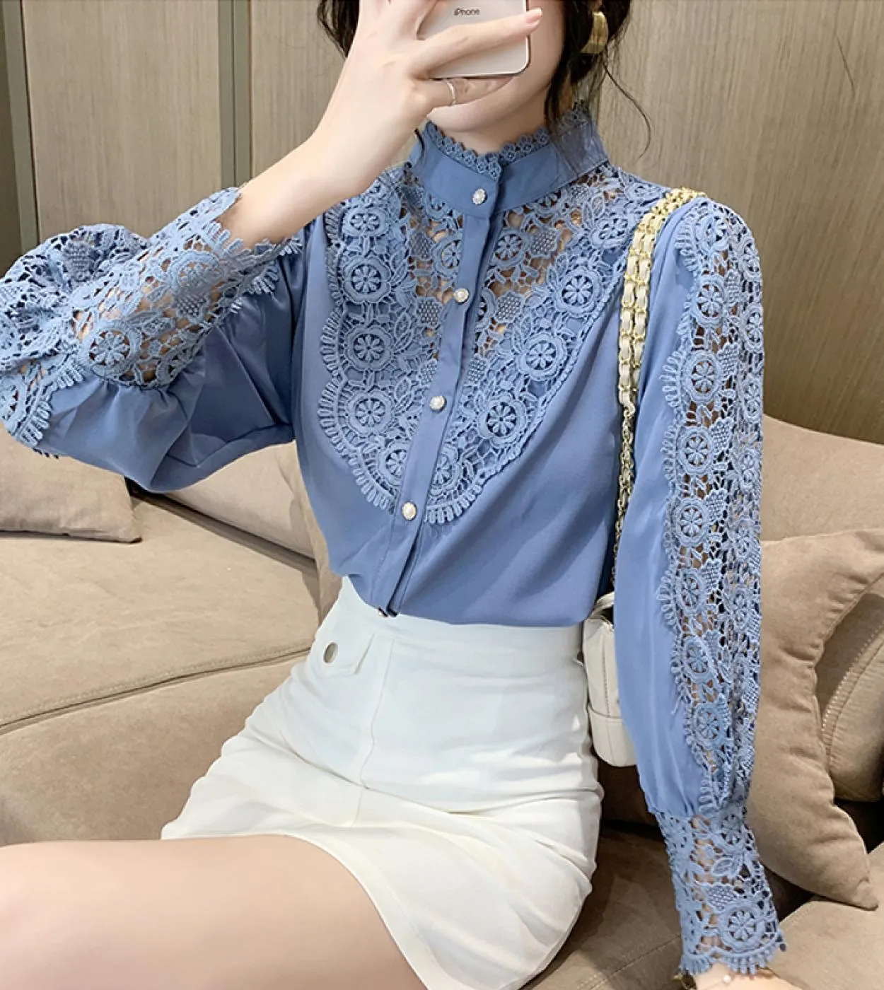 Nuova camicia con cuciture in pizzo Primavera Chic Bottoni a fiore cavo Camicetta da donna a maniche lunghe con collo alto dolce