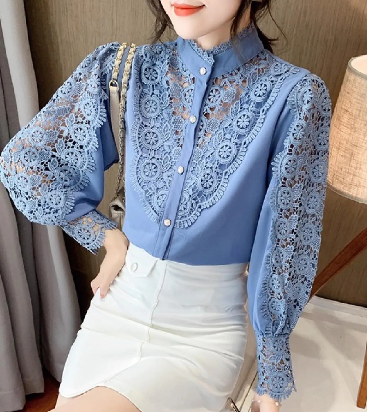 Nuova camicia con cuciture in pizzo Primavera Chic Bottoni a fiore cavo Camicetta da donna a maniche lunghe con collo alto dolce