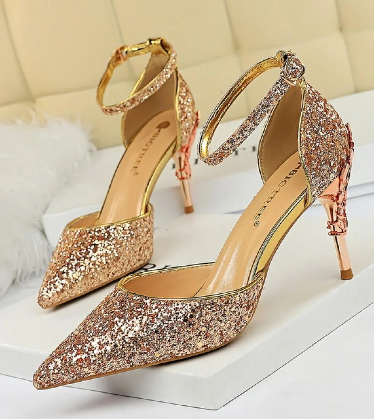 Sandali da donna con tacco basso, scarpe da sposa in oro, cinturino con tacco, scarpe da sposa da donna