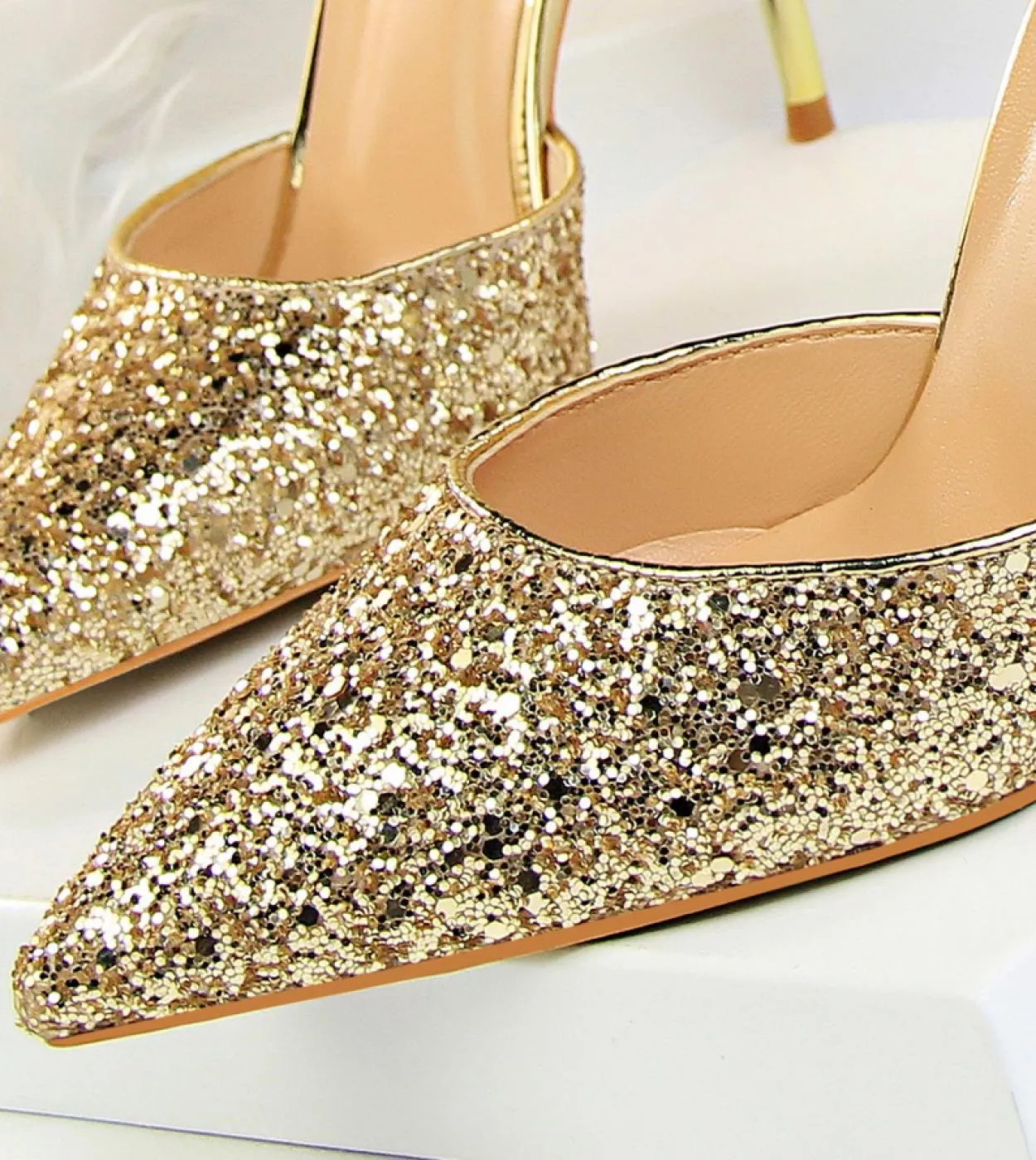 Sandali da donna con tacco basso, scarpe da sposa in oro, cinturino con tacco, scarpe da sposa da donna
