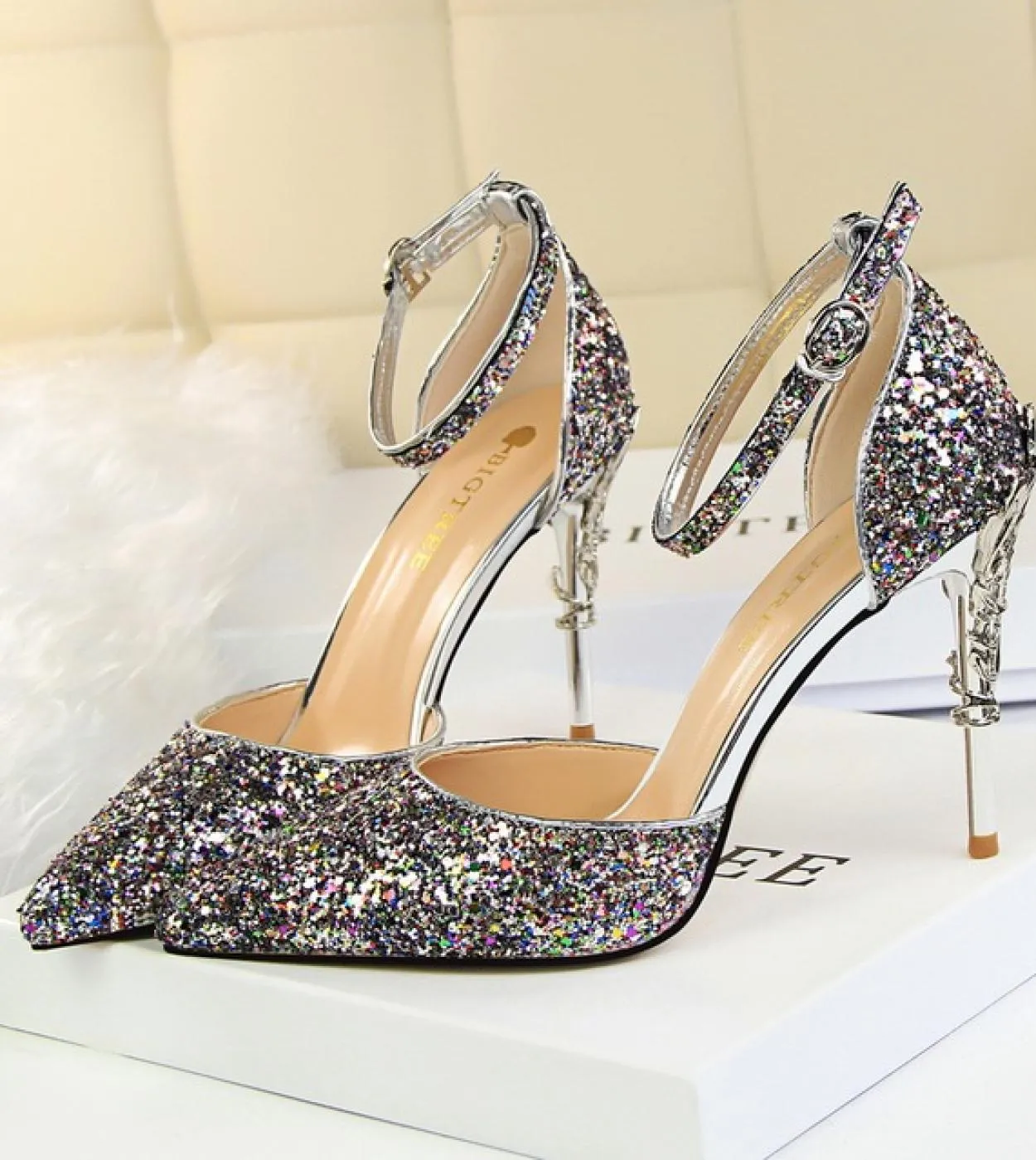 Sandali da donna con tacco basso, scarpe da sposa in oro, cinturino con tacco, scarpe da sposa da donna