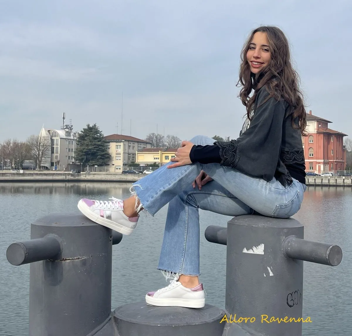 Sneakers bianche in vera pelle con inserti rosa e argento modello Gaucho