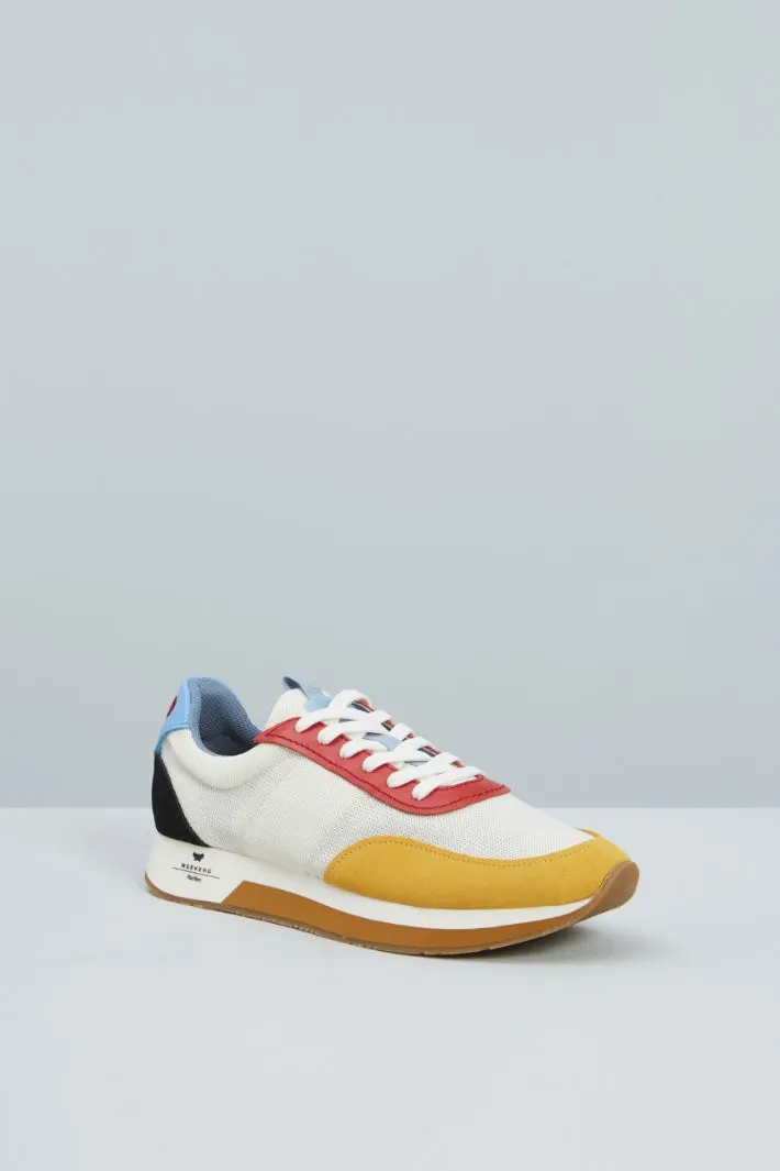 Sneakers con dettagli in suede