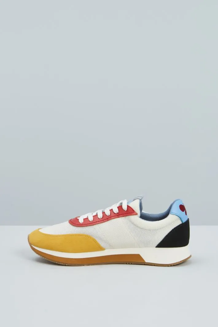 Sneakers con dettagli in suede