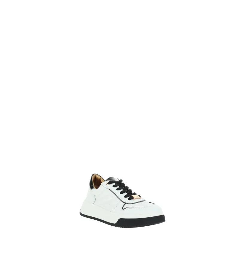 Sneakers con lacci