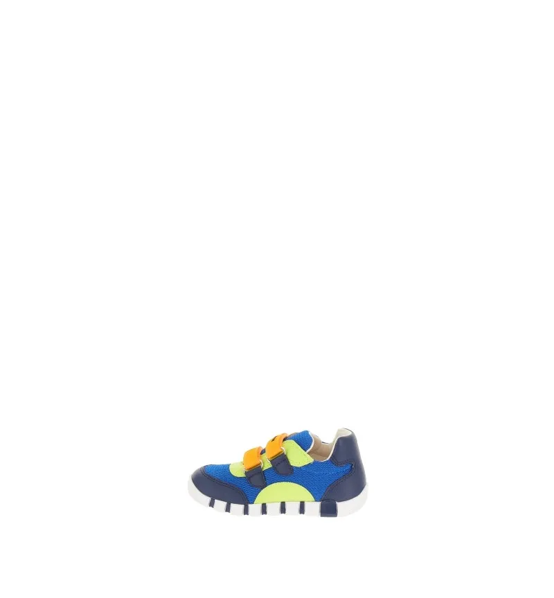 Sneakers con strappi