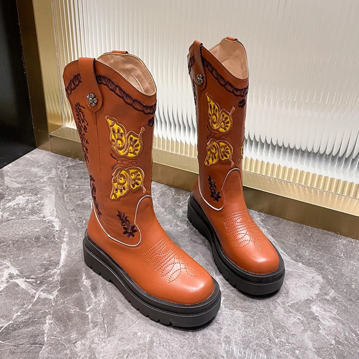 Stivali Cavalier da donna 2022 Primavera e autunno nuovi stivali da cowboy occidentali con ricamo Stivali Martin con suola spess