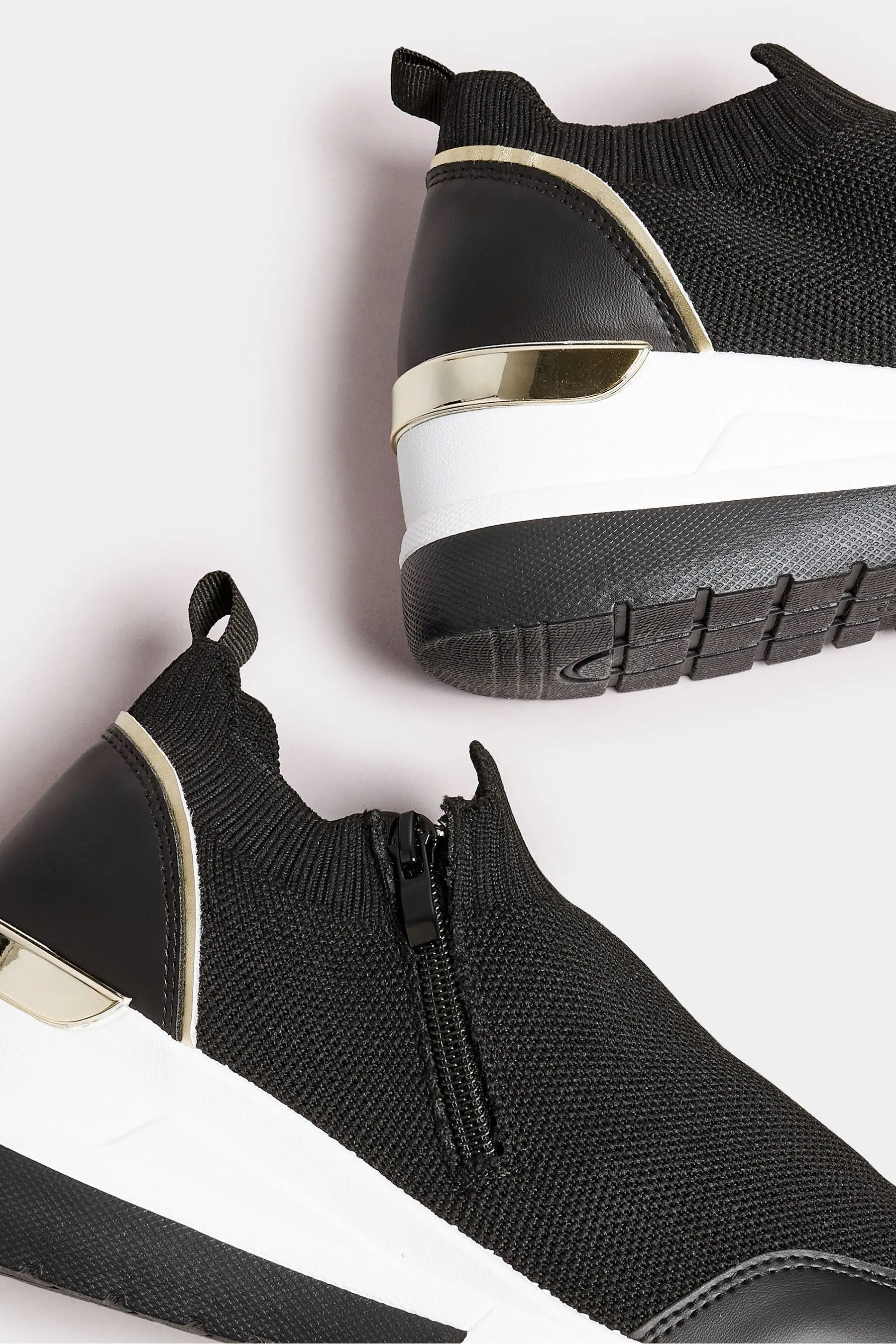 Yours Curve Vestibilità ampia - Scarpe da ginnastica con zeppa e dettagli in metallo